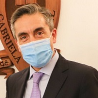 Imagen de la noticia: Bruno Trisotti, egresado de Ciencias Políticas de la U. Gabriela Mistral, recibió la medalla “40 Años UGM”