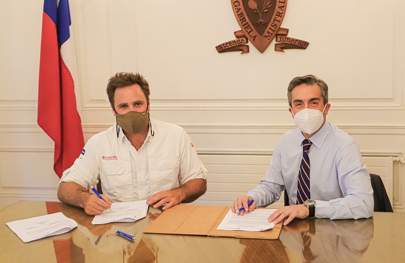 Imagen de la noticia: Universidad Gabriela Mistral y Fundación Desafío Levantemos Chile firmaron convenio de colaboración para capacitar a profesores de enseñanza escolar