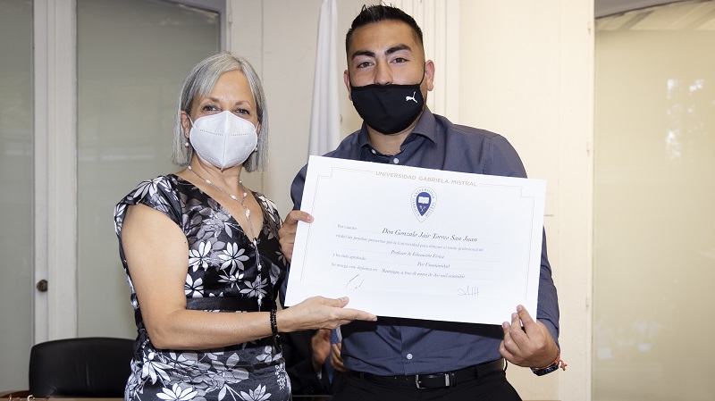 Foto 40 de 88: Galería de fotos Ceremonia de Titulación Escuela de Educación UGM