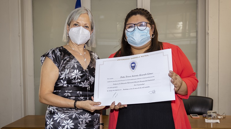 Foto 42 de 88: Galería de fotos Ceremonia de Titulación Escuela de Educación UGM