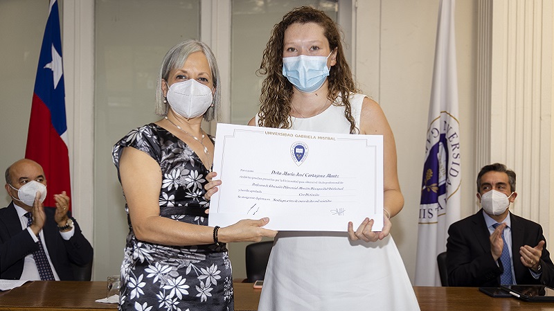 Foto 49 de 88: Galería de fotos Ceremonia de Titulación Escuela de Educación UGM