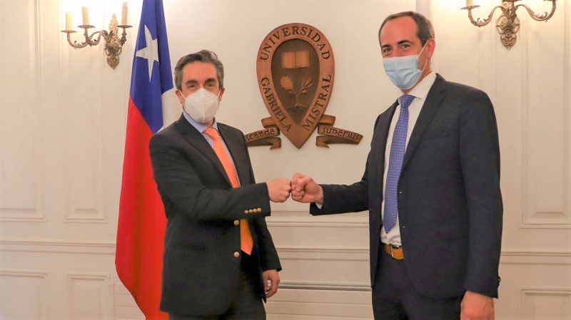 Imagen de la noticia: Universidad Gabriela Mistral y Blackboard de Anthology sellan acuerdo para la capacitación de 2 mil profesores de establecimientos escolares