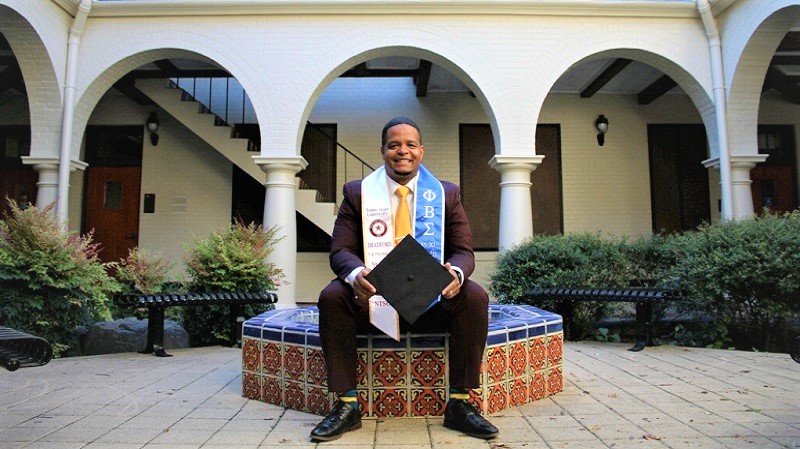 Imagen de la noticia: Estudiante de Texas State University finalizó pasantía académica en el Centro de Estudios Medievales UGM