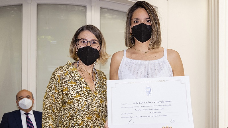 Foto 18 de 87: Galería de fotos Ceremonia de Titulación Escuela de Negocios y Tecnología