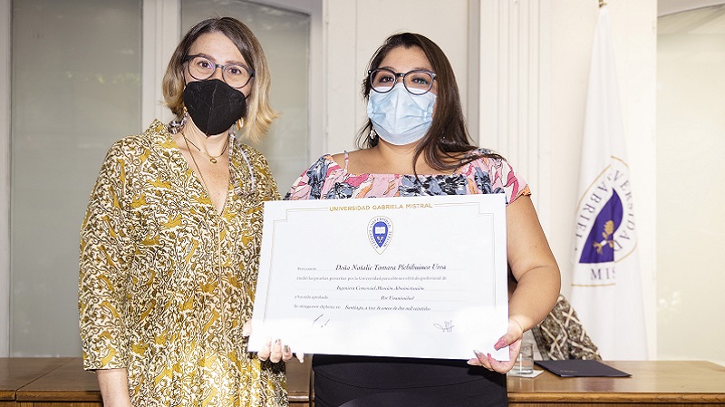 Foto 28 de 87: Galería de fotos Ceremonia de Titulación Escuela de Negocios y Tecnología