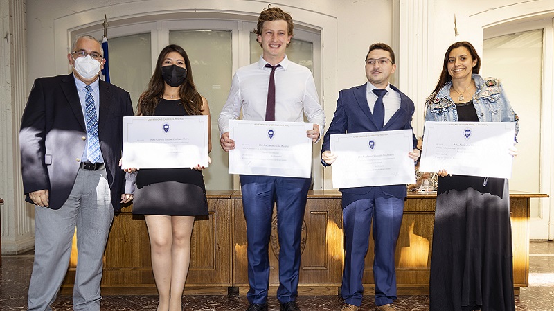 Foto 50 de 87: Galería de fotos Ceremonia de Titulación Escuela de Negocios y Tecnología