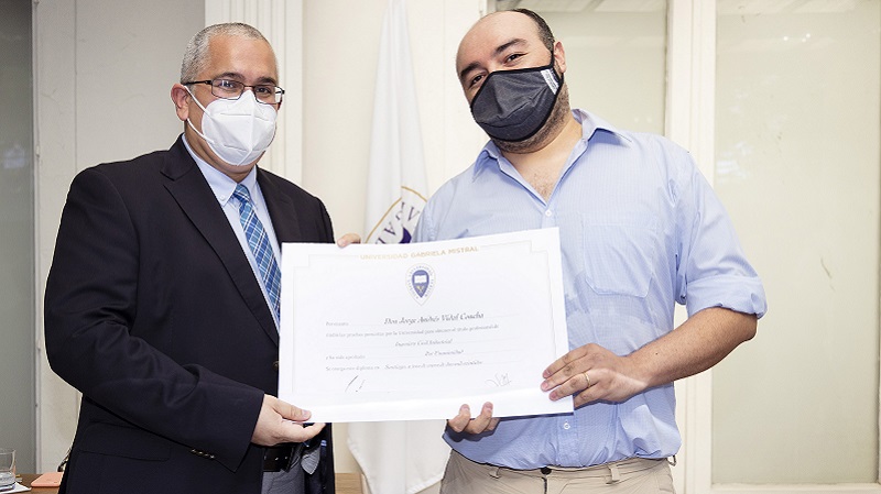 Foto 65 de 87: Galería de fotos Ceremonia de Titulación Escuela de Negocios y Tecnología