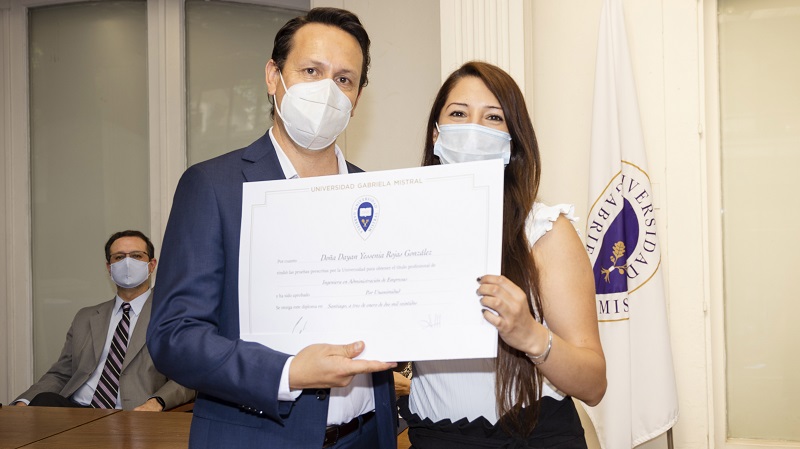 Foto 78 de 87: Galería de fotos Ceremonia de Titulación Escuela de Negocios y Tecnología
