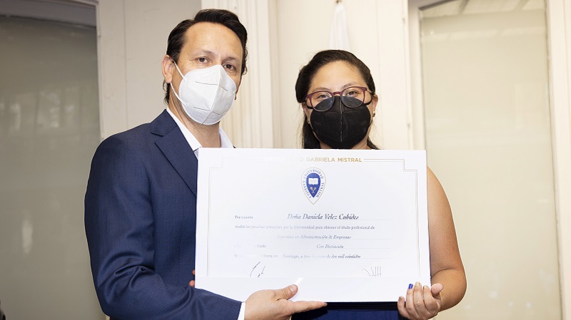 Foto 80 de 87: Galería de fotos Ceremonia de Titulación Escuela de Negocios y Tecnología