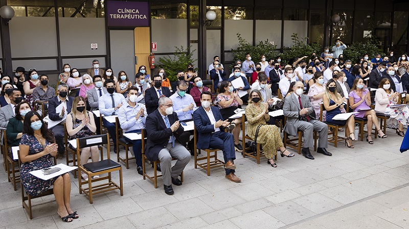 Foto 83 de 87: Galería de fotos Ceremonia de Titulación Escuela de Negocios y Tecnología
