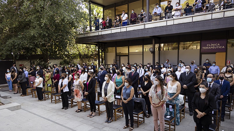 Foto 1 de 72: Galería de fotos Ceremonia de Titulación Escuela de Ciencias de la Salud (Primera Parte)