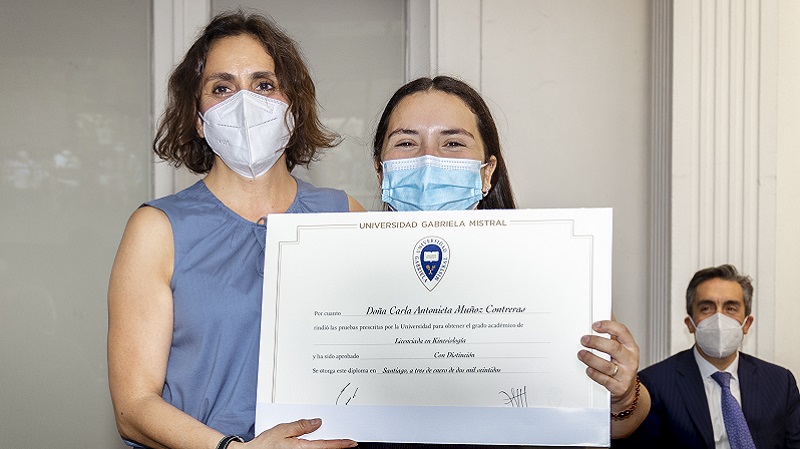 Foto 10 de 72: Galería de fotos Ceremonia de Titulación Escuela de Ciencias de la Salud (Primera Parte)