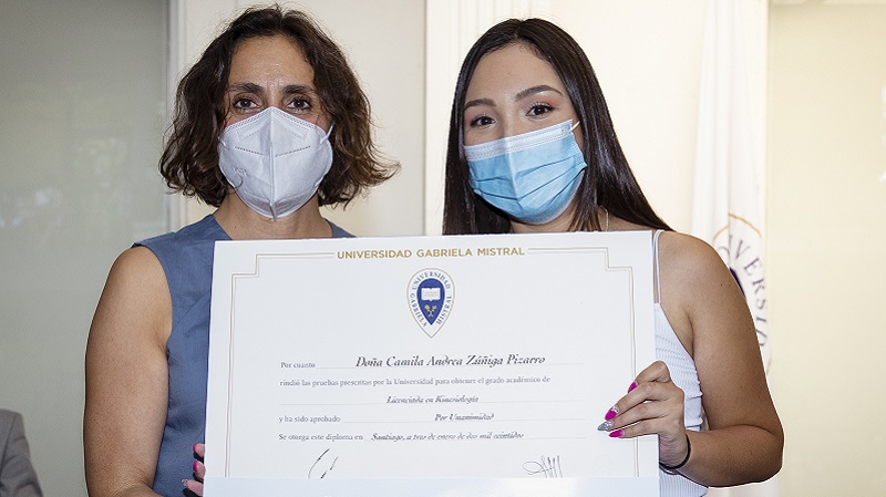 Foto 13 de 72: Galería de fotos Ceremonia de Titulación Escuela de Ciencias de la Salud (Primera Parte)