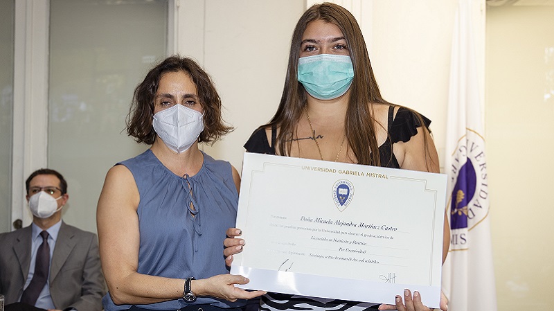 Foto 19 de 72: Galería de fotos Ceremonia de Titulación Escuela de Ciencias de la Salud (Primera Parte)