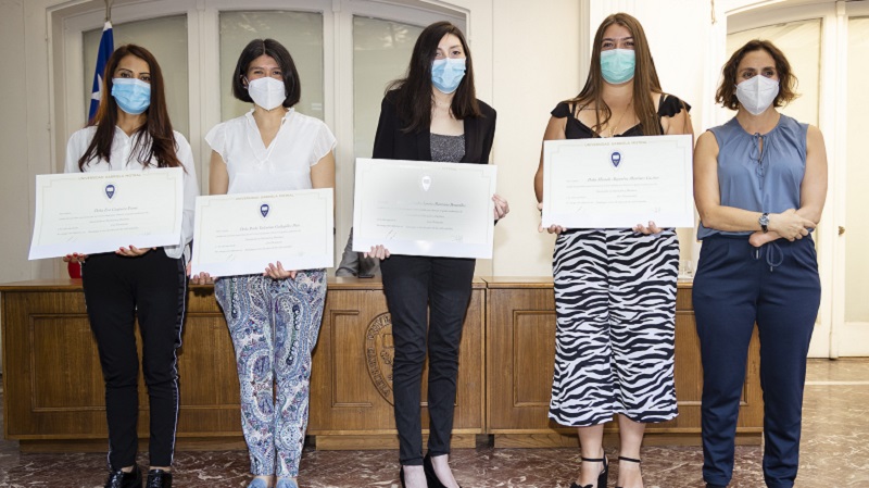 Foto 20 de 72: Galería de fotos Ceremonia de Titulación Escuela de Ciencias de la Salud (Primera Parte)