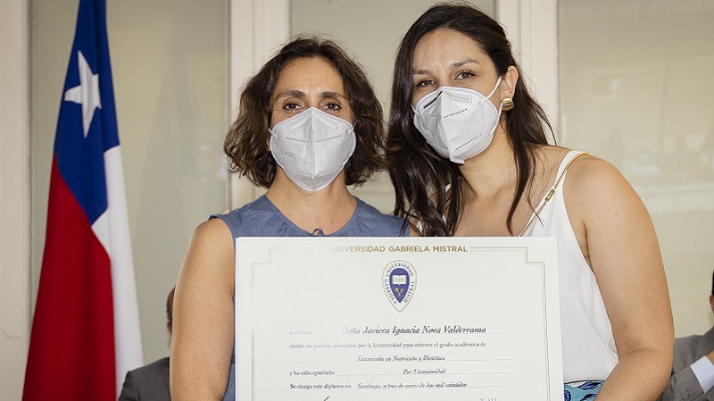 Foto 25 de 72: Galería de fotos Ceremonia de Titulación Escuela de Ciencias de la Salud (Primera Parte)