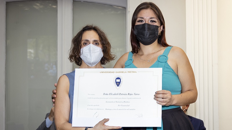 Foto 27 de 72: Galería de fotos Ceremonia de Titulación Escuela de Ciencias de la Salud (Primera Parte)