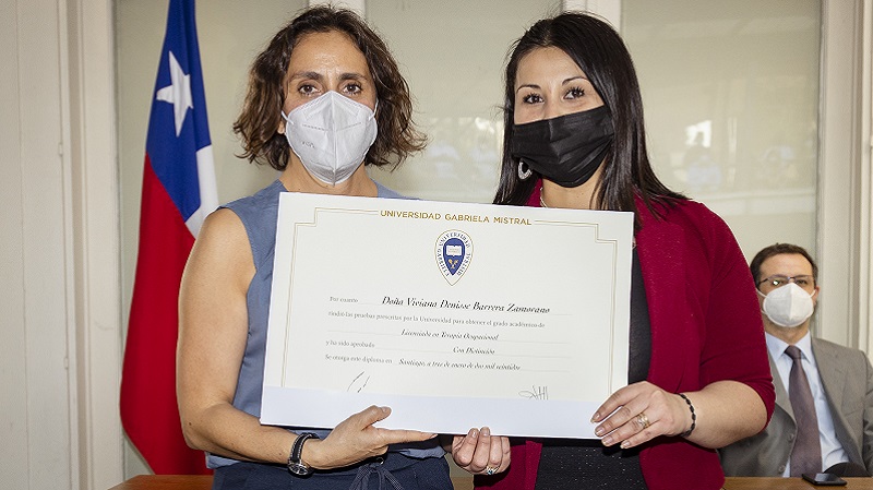 Foto 32 de 72: Galería de fotos Ceremonia de Titulación Escuela de Ciencias de la Salud (Primera Parte)