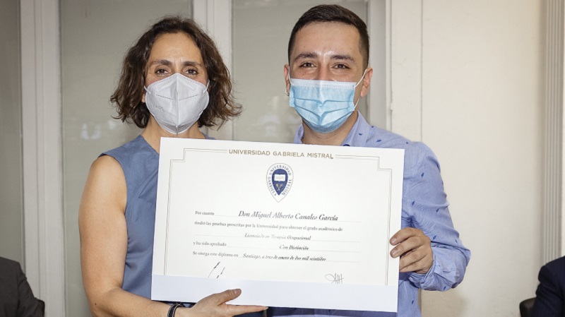 Foto 33 de 72: Galería de fotos Ceremonia de Titulación Escuela de Ciencias de la Salud (Primera Parte)