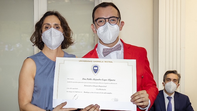 Foto 38 de 72: Galería de fotos Ceremonia de Titulación Escuela de Ciencias de la Salud (Primera Parte)