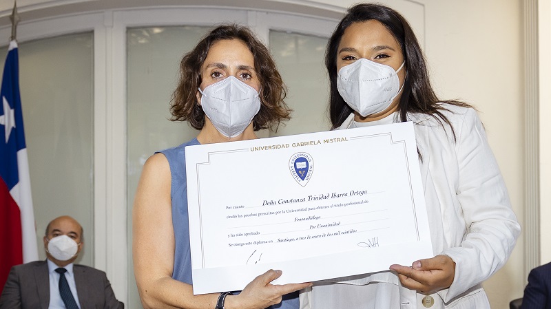 Foto 41 de 72: Galería de fotos Ceremonia de Titulación Escuela de Ciencias de la Salud (Primera Parte)