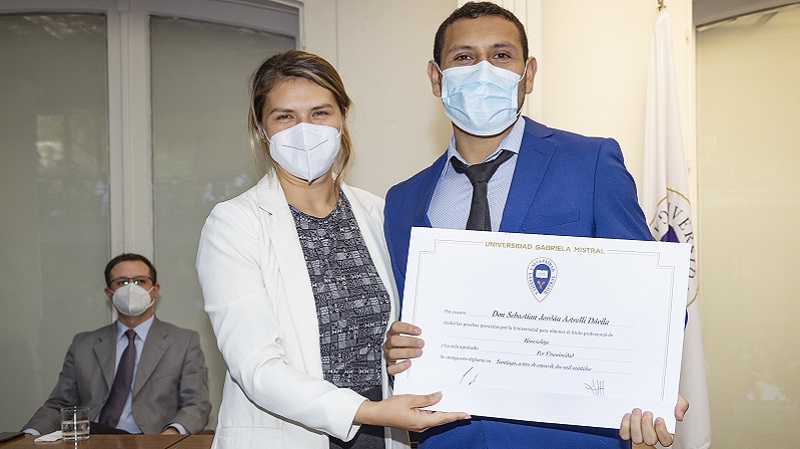 Foto 45 de 72: Galería de fotos Ceremonia de Titulación Escuela de Ciencias de la Salud (Primera Parte)