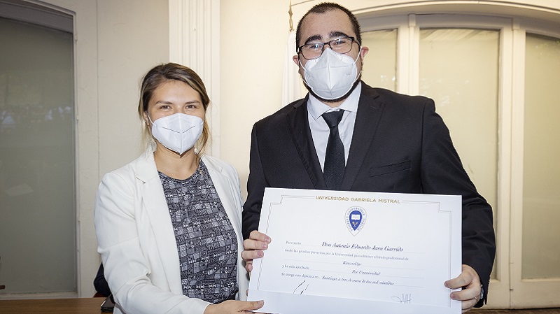 Foto 48 de 72: Galería de fotos Ceremonia de Titulación Escuela de Ciencias de la Salud (Primera Parte)