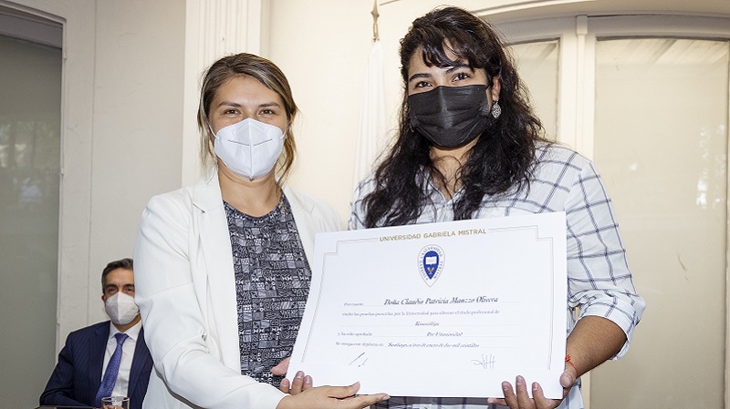 Foto 49 de 72: Galería de fotos Ceremonia de Titulación Escuela de Ciencias de la Salud (Primera Parte)
