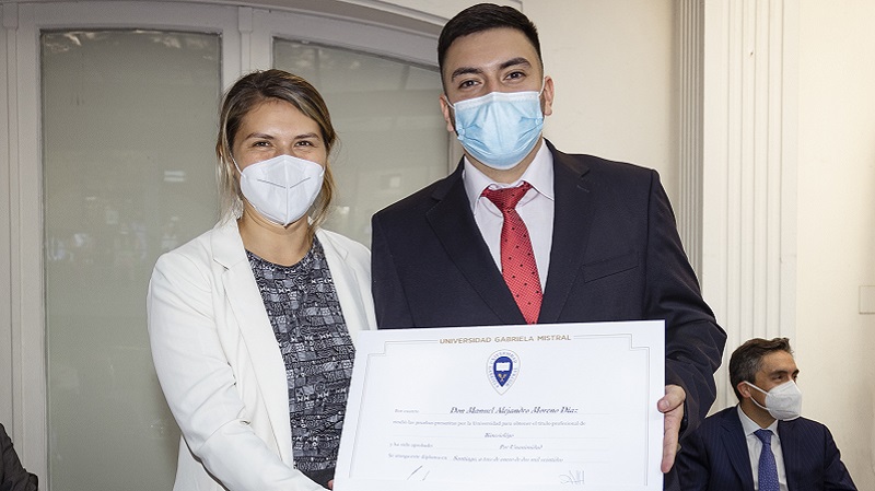Foto 50 de 72: Galería de fotos Ceremonia de Titulación Escuela de Ciencias de la Salud (Primera Parte)