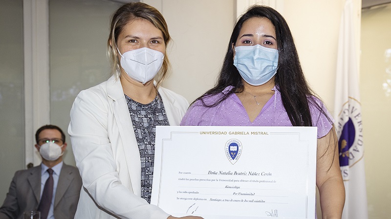 Foto 51 de 72: Galería de fotos Ceremonia de Titulación Escuela de Ciencias de la Salud (Primera Parte)