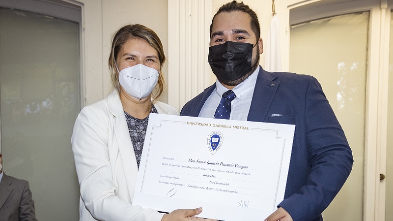 Foto 52 de 72: Galería de fotos Ceremonia de Titulación Escuela de Ciencias de la Salud (Primera Parte)