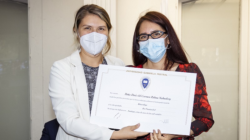 Foto 53 de 72: Galería de fotos Ceremonia de Titulación Escuela de Ciencias de la Salud (Primera Parte)