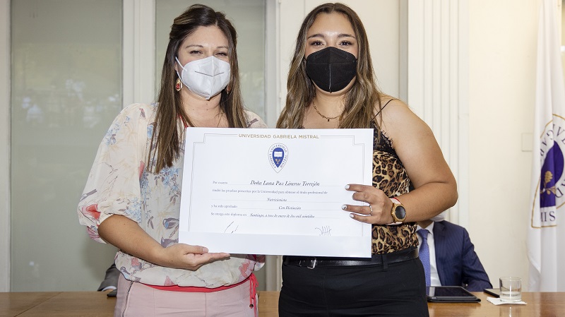 Foto 70 de 72: Galería de fotos Ceremonia de Titulación Escuela de Ciencias de la Salud (Primera Parte)