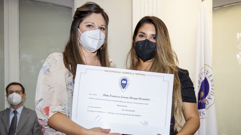 Foto 71 de 72: Galería de fotos Ceremonia de Titulación Escuela de Ciencias de la Salud (Primera Parte)