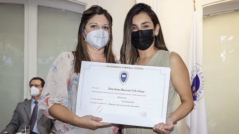 Foto 3 de 71: Galería de fotos Ceremonia de Titulación Escuela de Ciencias de la Salud (Segunda Parte)