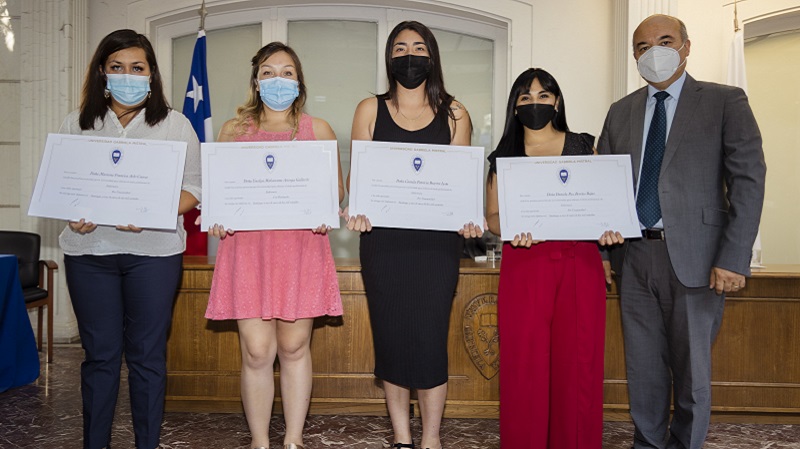 Foto 10 de 71: Galería de fotos Ceremonia de Titulación Escuela de Ciencias de la Salud (Segunda Parte)