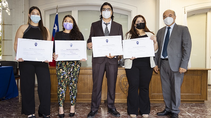 Foto 15 de 71: Galería de fotos Ceremonia de Titulación Escuela de Ciencias de la Salud (Segunda Parte)