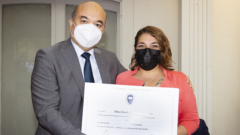 Foto 19 de 71: Galería de fotos Ceremonia de Titulación Escuela de Ciencias de la Salud (Segunda Parte)