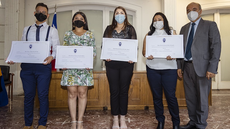 Foto 28 de 71: Galería de fotos Ceremonia de Titulación Escuela de Ciencias de la Salud (Segunda Parte)