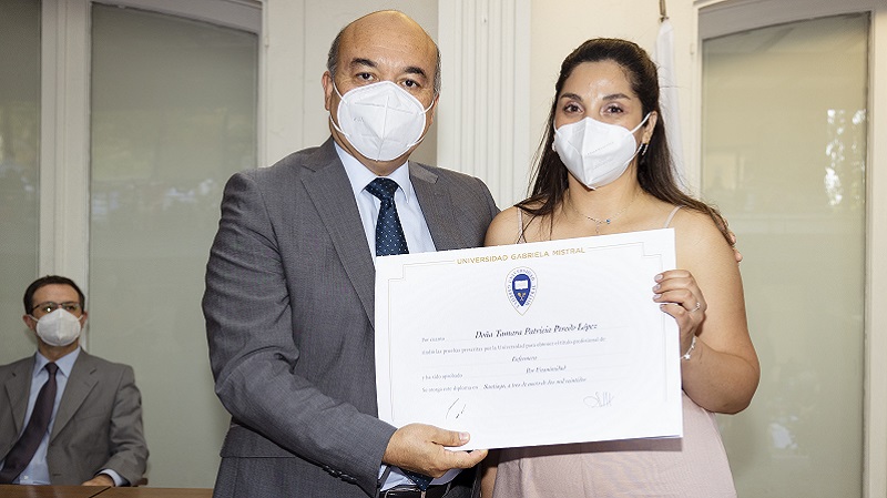 Foto 35 de 71: Galería de fotos Ceremonia de Titulación Escuela de Ciencias de la Salud (Segunda Parte)