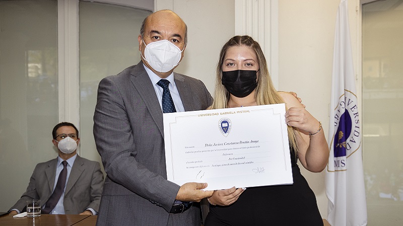 Foto 36 de 71: Galería de fotos Ceremonia de Titulación Escuela de Ciencias de la Salud (Segunda Parte)