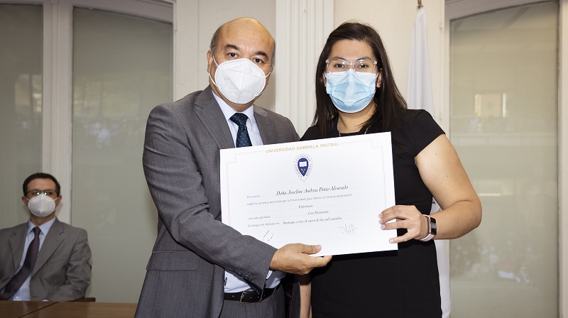 Foto 40 de 71: Galería de fotos Ceremonia de Titulación Escuela de Ciencias de la Salud (Segunda Parte)