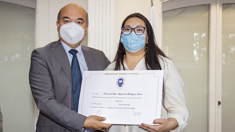 Foto 41 de 71: Galería de fotos Ceremonia de Titulación Escuela de Ciencias de la Salud (Segunda Parte)