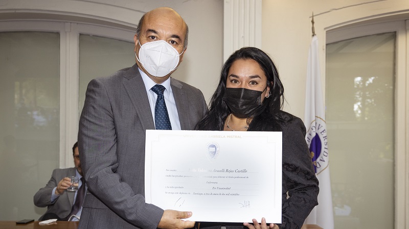 Foto 43 de 71: Galería de fotos Ceremonia de Titulación Escuela de Ciencias de la Salud (Segunda Parte)