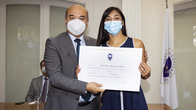 Foto 48 de 71: Galería de fotos Ceremonia de Titulación Escuela de Ciencias de la Salud (Segunda Parte)