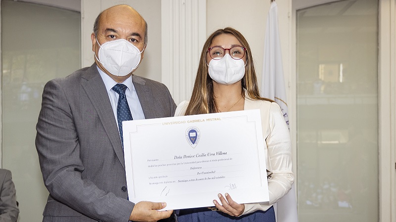 Foto 49 de 71: Galería de fotos Ceremonia de Titulación Escuela de Ciencias de la Salud (Segunda Parte)