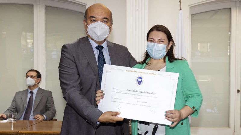 Foto 51 de 71: Galería de fotos Ceremonia de Titulación Escuela de Ciencias de la Salud (Segunda Parte)