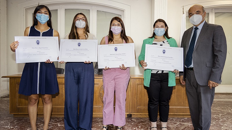 Foto 52 de 71: Galería de fotos Ceremonia de Titulación Escuela de Ciencias de la Salud (Segunda Parte)