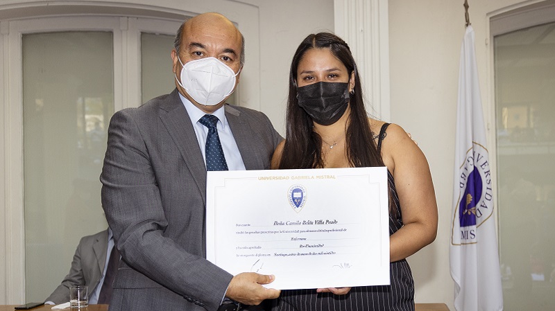 Foto 54 de 71: Galería de fotos Ceremonia de Titulación Escuela de Ciencias de la Salud (Segunda Parte)