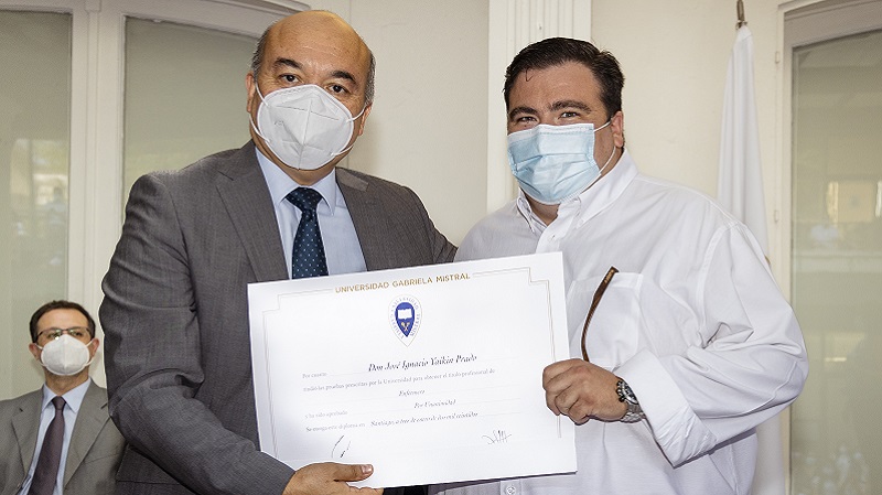 Foto 55 de 71: Galería de fotos Ceremonia de Titulación Escuela de Ciencias de la Salud (Segunda Parte)